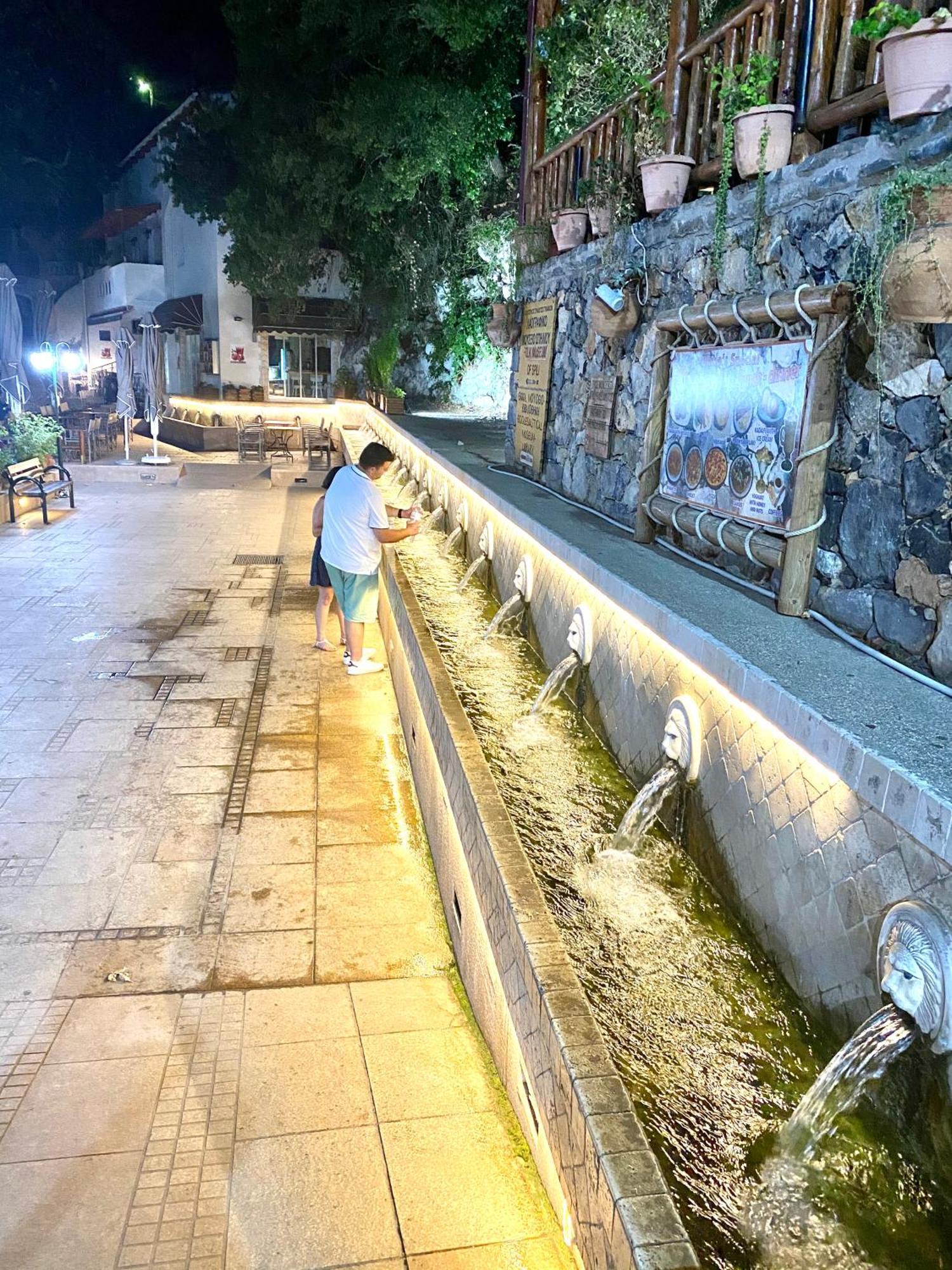 Spílion Costas Inn מראה חיצוני תמונה