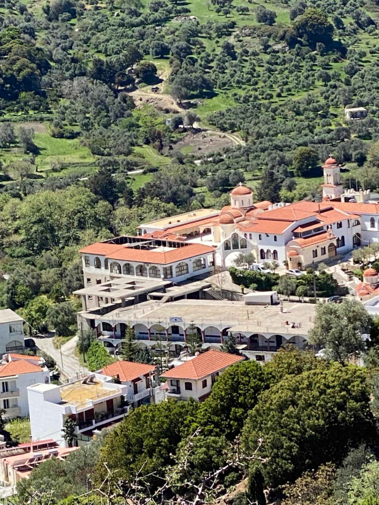 Spílion Costas Inn מראה חיצוני תמונה