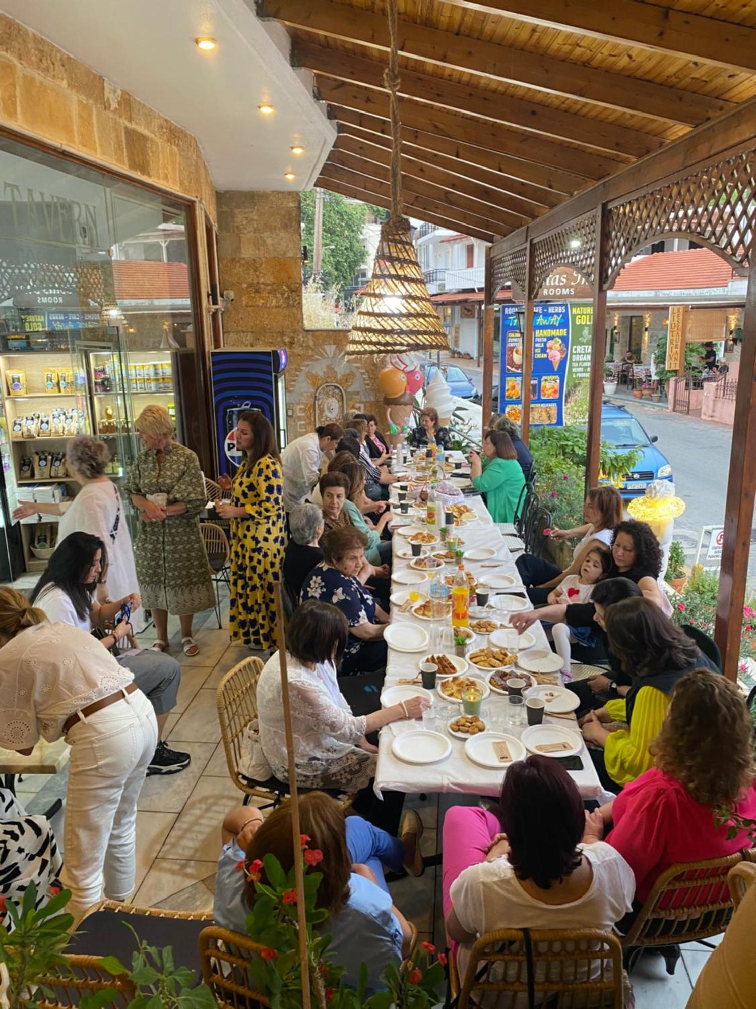 Spílion Costas Inn מראה חיצוני תמונה